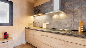 Frigorifero, forno, piano cottura, lavastoviglie