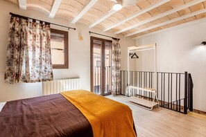 1 dormitorio, tabla de planchar con plancha, wifi gratis y ropa de cama