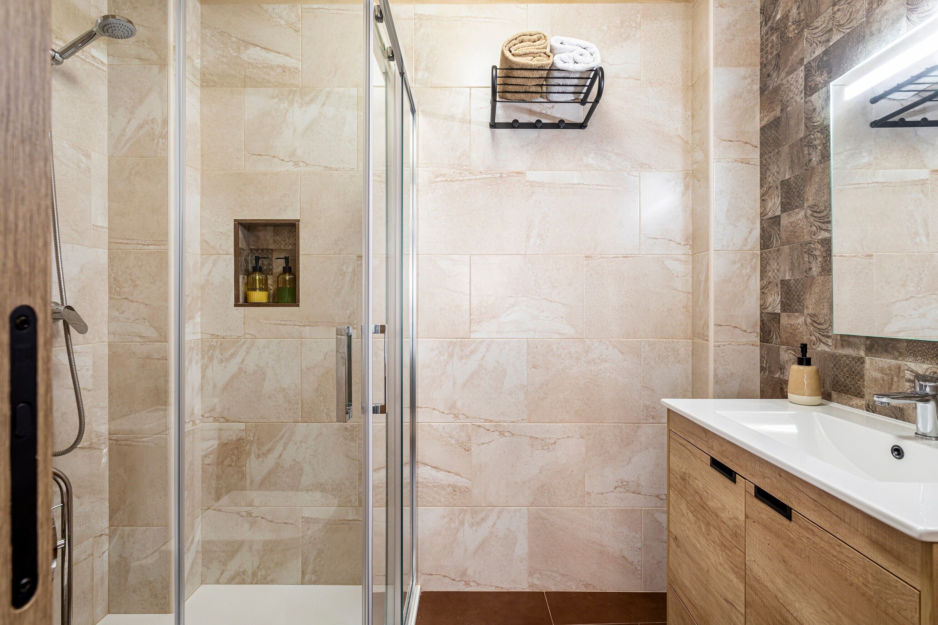 淋浴设施、毛巾