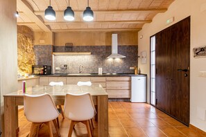 Unclassified image, 5 of 20, button - Studio 'La Bodega' with Wi-Fi (Ademuz)