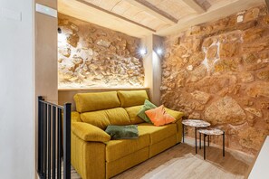 TV - Studio 'La Bodega' with Wi-Fi (Ademuz)