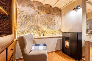 Unclassified image, 2 of 20, button - Studio 'La Bodega' with Wi-Fi (Ademuz)