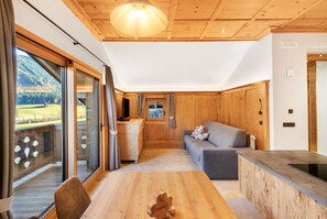 Televisie en een open haard