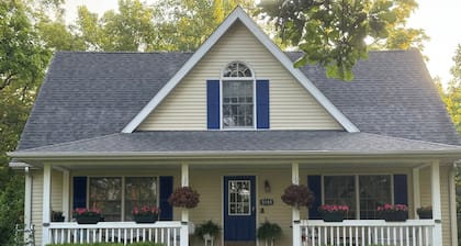 Charming 3-bedroom house in Monticello. Just a short walk to Indiana Beach.