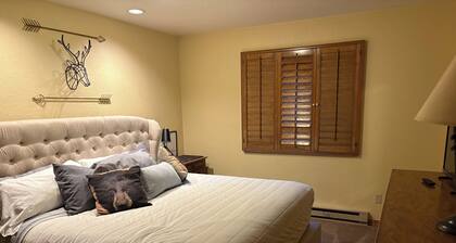 Cozy family-friendly 1-bedroom condo with pool, fitness room in fabulous Durango