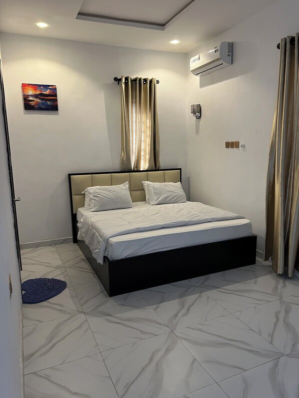 3 bedrooms, WiFi, bed sheets