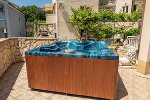 Bañera de hidromasaje exterior