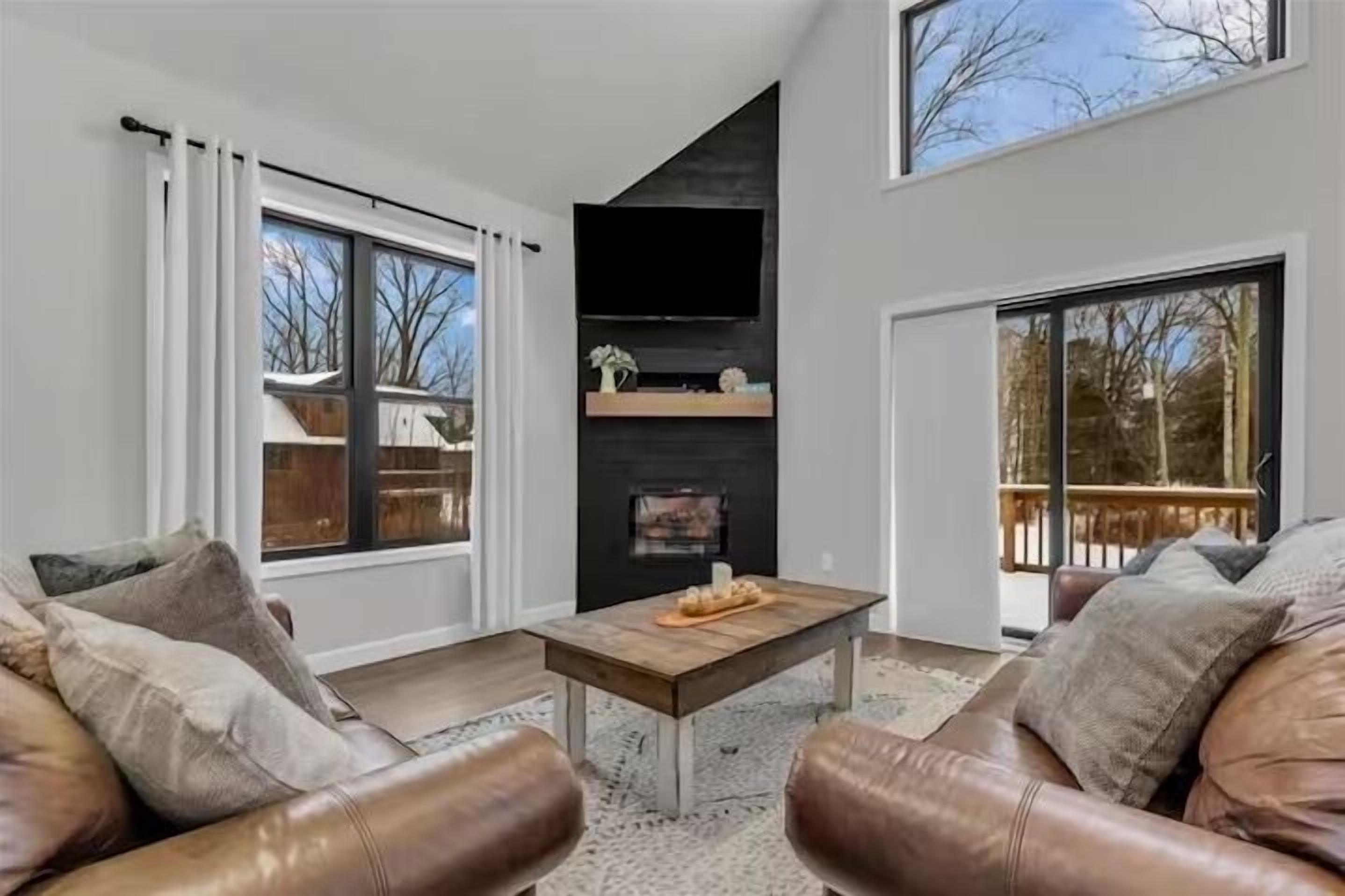 Smart TV, fireplace
