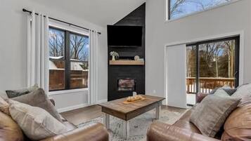 Smart TV, fireplace