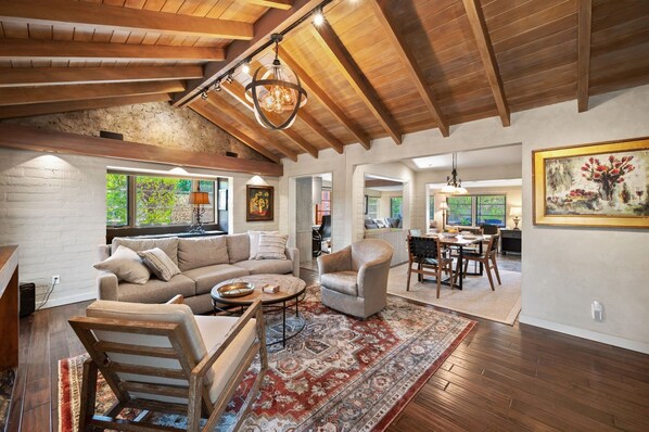 Smart TV, stereo, offices