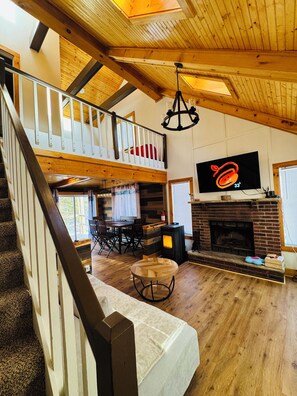 Interior - COZY PINE NEST HOUSE WITH FIREPLACE & FIRE PIT IN TOBYHANNA (Tobyhanna)