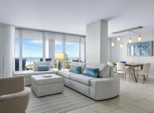 Best resort on Marco Island with full kitchen and 3 separate bedrooms