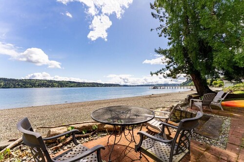 Serene 2BR Waterfront  Retreat in Garden Setting