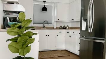 Micro-ondes, four, plaque de cuisson