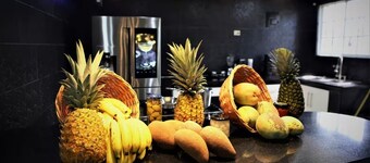 Spacious 8-bedroom villa in welcoming Santo Domingo Este with WiFi, AC