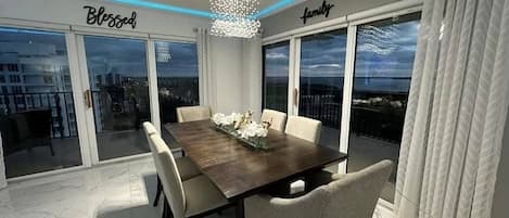 تناول الطعام