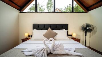 Deluxe Suite, Mountain View | Desk, laptop workspace, free WiFi