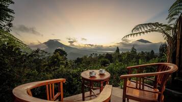 Deluxe Suite, Mountain View | Terrace/patio