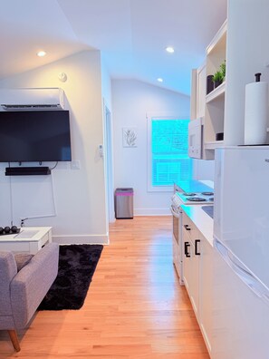 Kylskåp, mikrovågsugn, ugn och spishäll