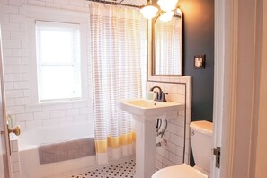 Hair dryer, towels, soap, shampoo - Historic 4 Bedroom Craftsman Home (Superior)