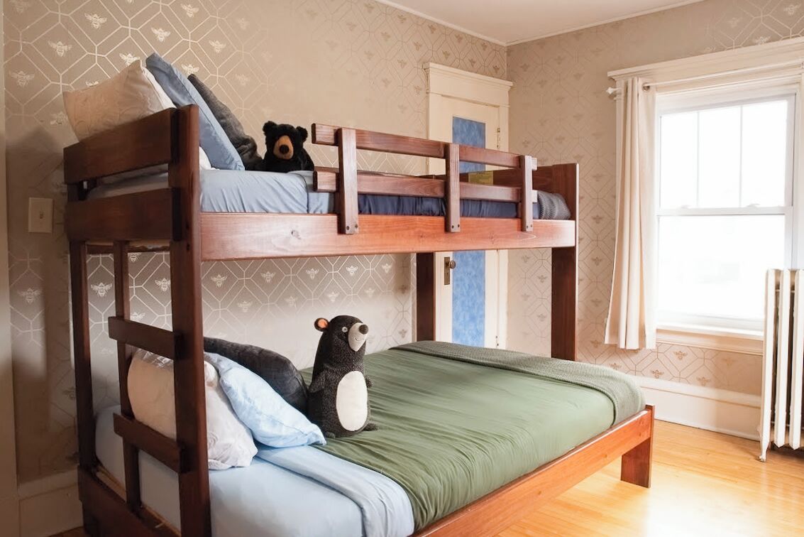 4 bedrooms, iron/ironing board, travel crib, free WiFi