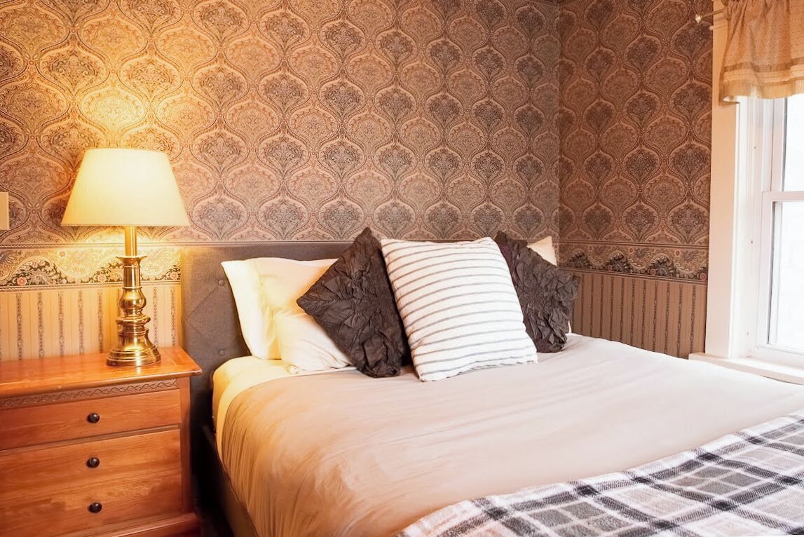 4 bedrooms, iron/ironing board, travel crib, free WiFi