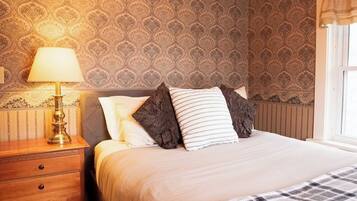 4 bedrooms, iron/ironing board, travel crib, free WiFi