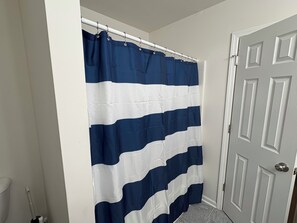 Hair dryer, towels, soap, toilet paper - Charming 3 bedroom house with WiFi, AC in superb Charlotte. (Charlotte)