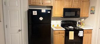 Charming 3 bedroom house with WiFi, AC in superb Charlotte.