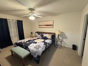 3 slaapkamers, een strijkplank/strijkijzer, wifi, beddengoed