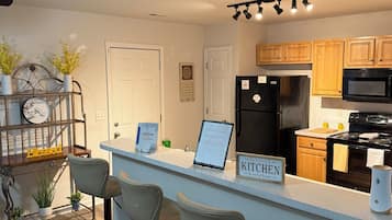 Micro-ondes, four, plaque de cuisson, lave-vaisselle
