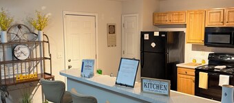 Charming 3 bedroom house with WiFi, AC in superb Charlotte.