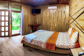 Standard Double Room, Multiple Bedrooms, Air conditioning, Courtyard View | Individually decorated, individually furnished, desk, laptop workspace - Retazos Eco Hotel (Iquitos)