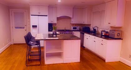 FAMILY WELCOMED !!!!
Spacious 5-bedroom house with WiFi, AC in charming Conyers