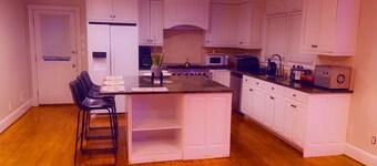 FAMILY WELCOMED !!!!
Spacious 5-bedroom house with WiFi, AC in charming Conyers