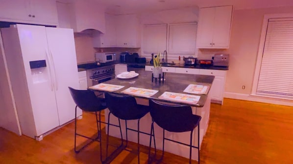 Micro-ondes, four, plaque de cuisson, lave-vaisselle