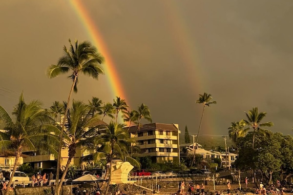 Beach nearby, sun loungers, beach towels