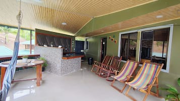 Appartamento Deluxe, balcone, vista oceano | Wi-Fi gratuito, lenzuola
