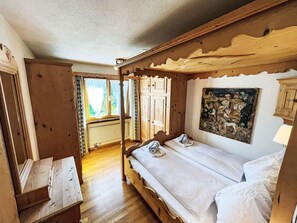 1 habitación, escritorio y acceso a internet