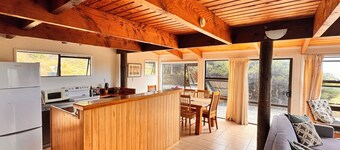 Cosy private beach house just steps away from the sand. Family and pet-friendly!