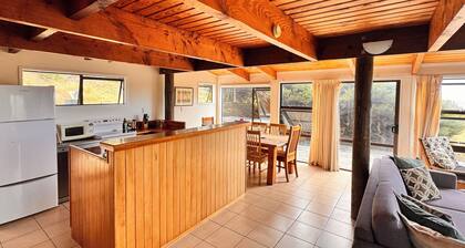 Cosy private beach house just steps away from the sand. Family and pet-friendly!