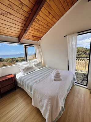 4 bedrooms, bed sheets