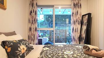 1 bedroom, iron/ironing board, travel cot, free WiFi