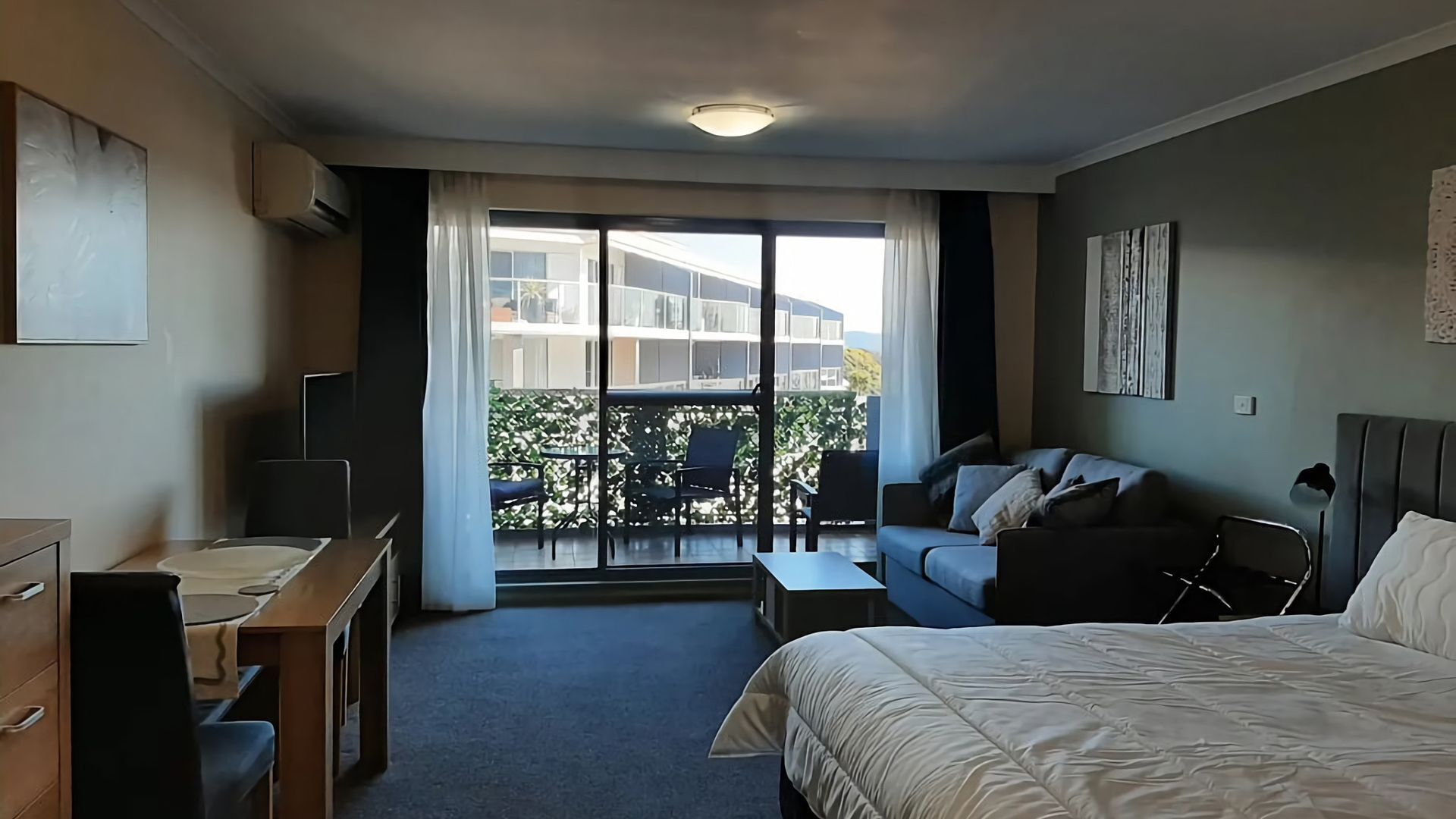 1 間睡房、熨斗/熨衫板、床單