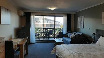 1 間睡房、熨斗/熨衫板、床單