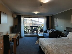 1 makuuhuone, silitysrauta/-lauta, vuodevaatteet