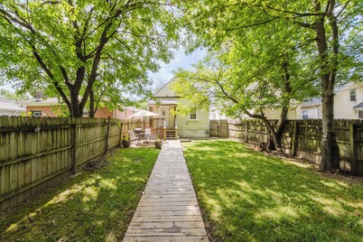 2BD Charming Ideally Located Bungalow