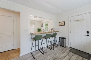 Interior - 2BD Charming Ideally Located Bungalow (Louisville)