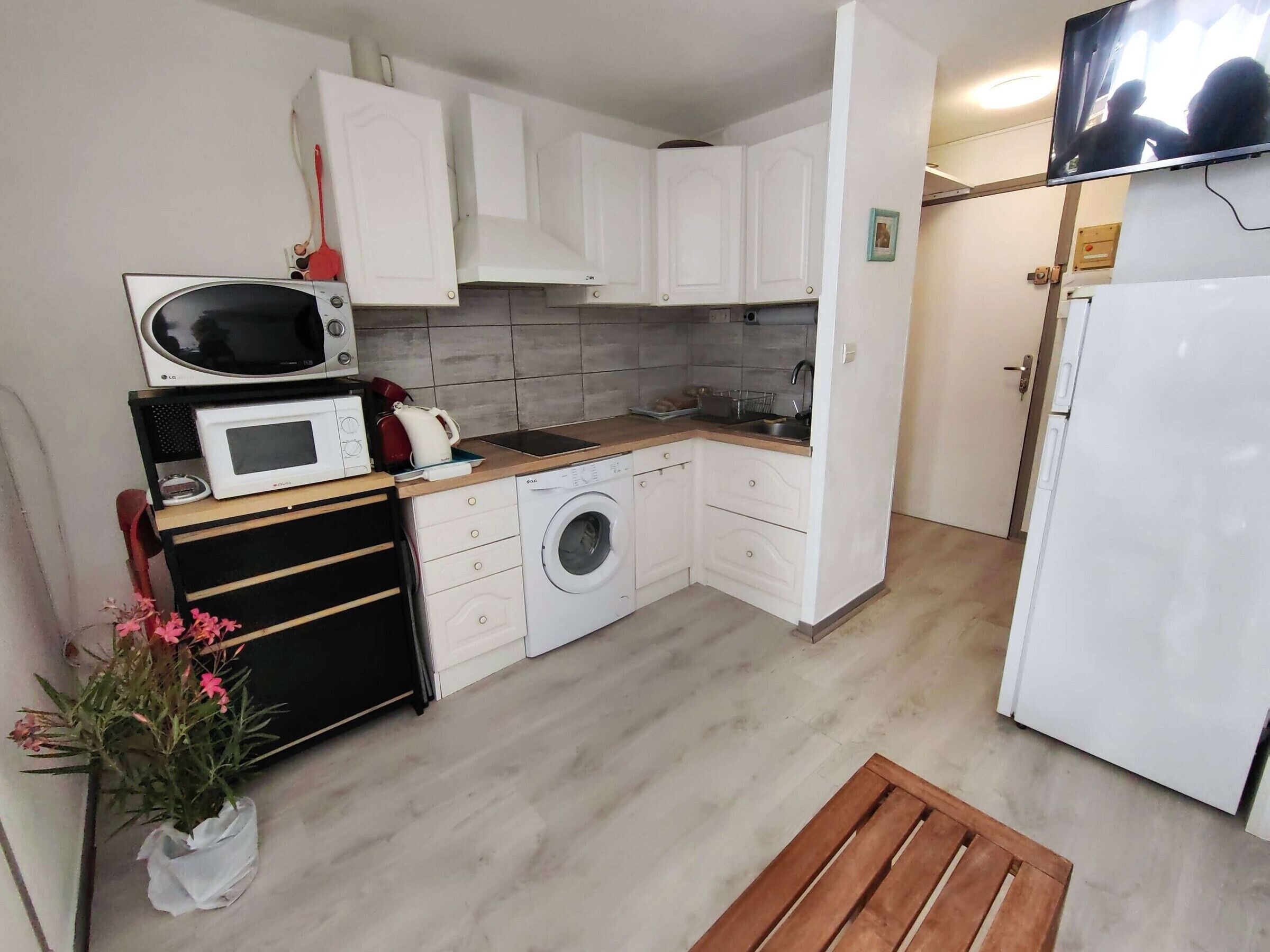 冰箱、微波炉、烤箱、炉灶