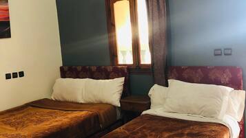 Familien-Doppel- oder -Zweibettzimmer, Balkon, Meerblick | Bettwäsche aus ägyptischer Baumwolle, hochwertige Bettwaren